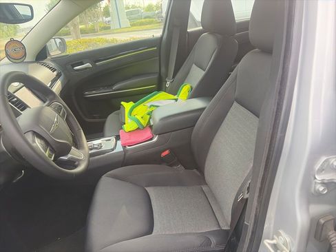 Used 2023 Chrysler 300 Touring RWD image 8