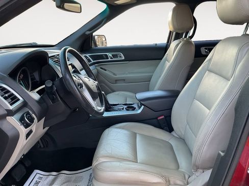 Used 2015 Ford Explorer XLT w/ Equipment Group 202B FWD image 11