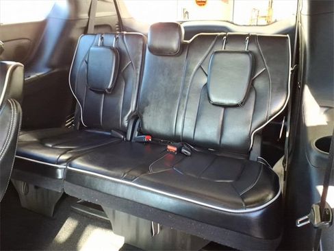 Used 2025 Chrysler Pacifica Limited image 5