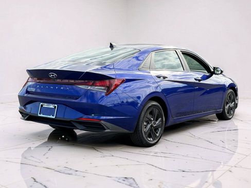 Used 2023 Hyundai Elantra SEL FWD image 2
