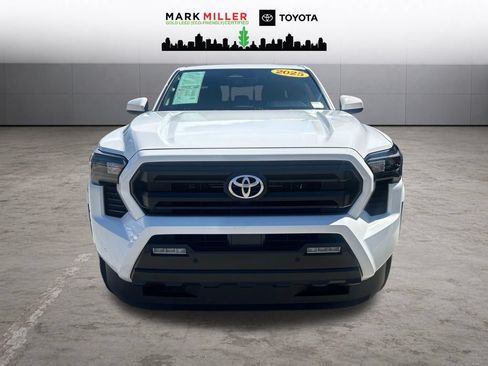 Certified 2025 Toyota Tacoma SR5 AWD/4WD image 9