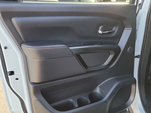 Used 2024 Nissan Titan PRO-4X w/ Pro-4x Convenience Package image 7