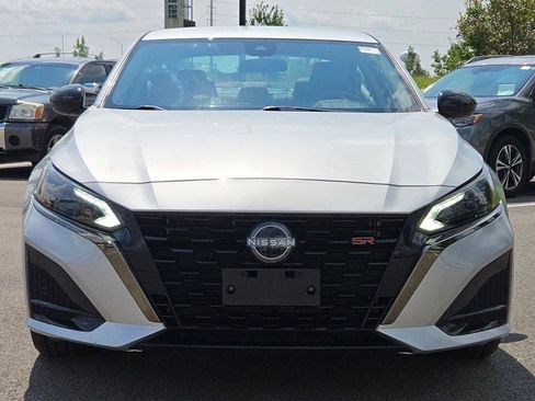 Used 2024 Nissan Altima 2.5 SR FWD image 2