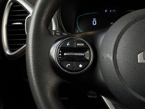 Used 2024 Kia Soul LX w/ Option Group 015 FWD image 31