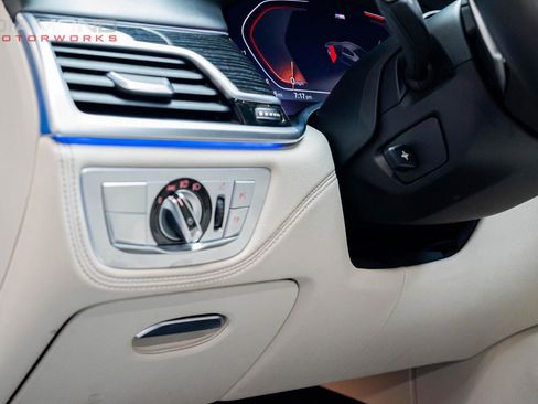 Used 2021 BMW 750i xDrive w/ Executive Package image 85