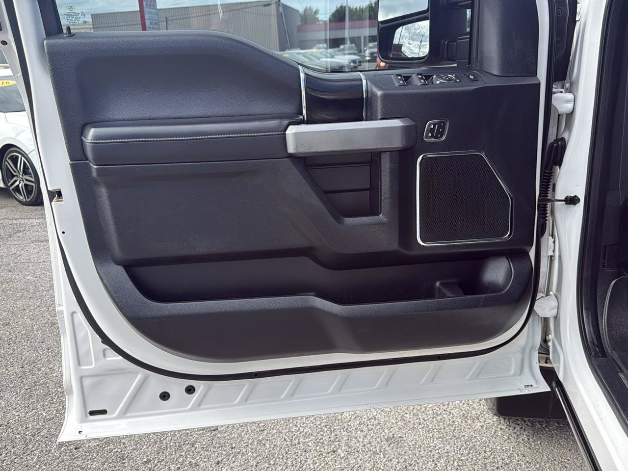 Used 2019 Ford F250 Platinum w/ Platinum Ultimate Package AWD/4WD image 14