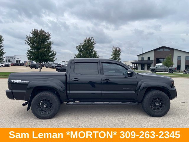 Used 2015 Toyota Tacoma 4x4 Double Cab w/ TRD Sport Package image 2