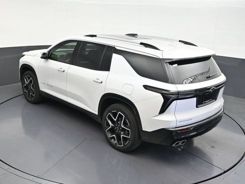 Used 2025 Chevrolet Traverse High Country FWD image 19