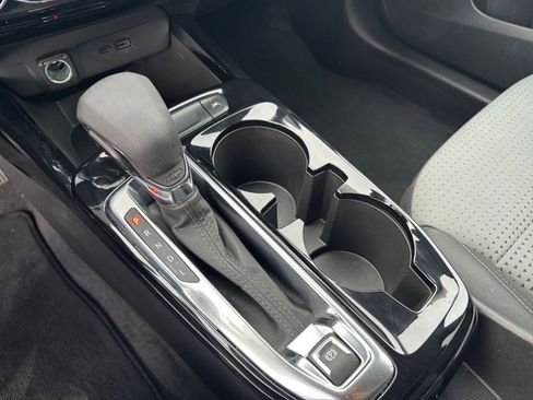 Used 2025 Chevrolet Trax LT image 35