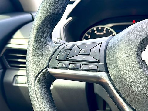 Used 2025 Nissan Altima 2.5 SV FWD image 28