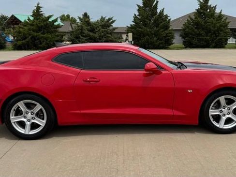 Used 2017 Chevrolet Camaro LT RWD image 8
