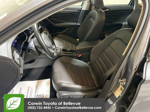 Used 2024 Volkswagen Jetta SE image 9