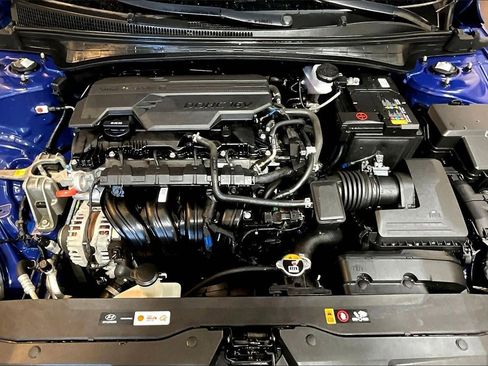 Used 2022 Hyundai Elantra Limited image 10