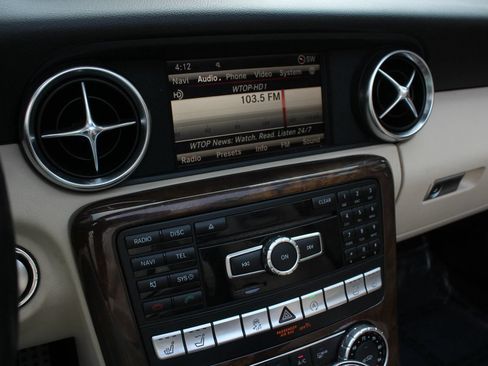 Used 2015 Mercedes-Benz SLK 350 w/ Multimedia Package image 23
