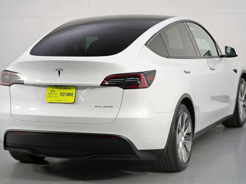 Used 2021 Tesla Model Y Long Range image 52