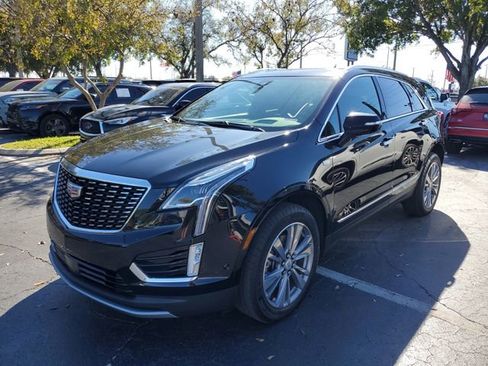 Used 2025 Cadillac XT5 Premium Luxury w/ Technology Package image 2