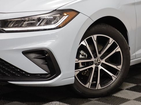 Certified 2025 Volkswagen Jetta Sport image 3