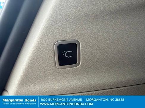 Used 2023 Chrysler Pacifica Limited w/ Uconnect Theater Family Group AWD/4WD image 32