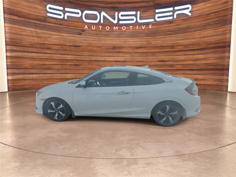 Used 2017 Honda Civic Touring image 2