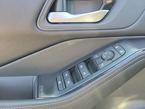 Certified 2025 Nissan Rogue SV FWD image 16