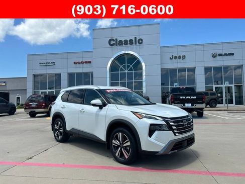 Used 2025 Nissan Rogue SL FWD image 1