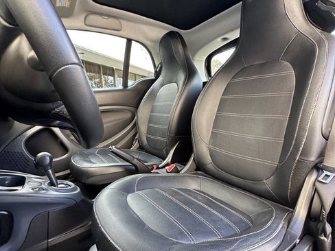 Used 2016 smart fortwo Prime image 14
