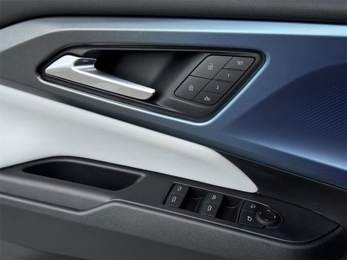 New 2026 Chevrolet Equinox EV LT image 18