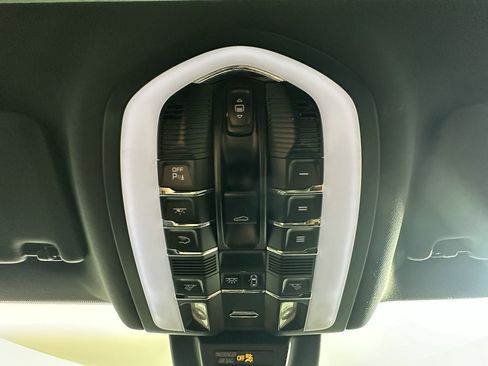 Used 2019 Porsche Macan AWD/4WD image 41