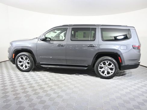 Used 2022 Jeep Wagoneer Series II AWD/4WD image 3