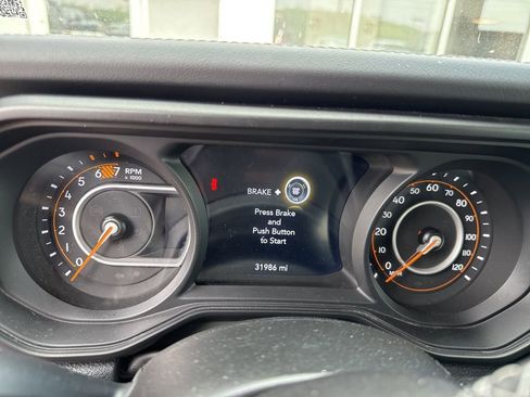 Used 2025 Jeep Wrangler Unlimited Rubicon w/ Convenience Group image 12