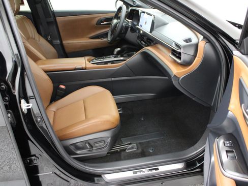 Certified 2025 Toyota Crown Signia w/ Advanced Technology Package AWD/4WD image 40
