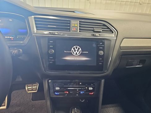Used 2023 Volkswagen Tiguan SE R-Line AWD/4WD image 19