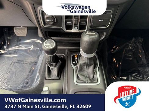Used 2024 Jeep Wrangler Unlimited Sahara AWD/4WD image 28
