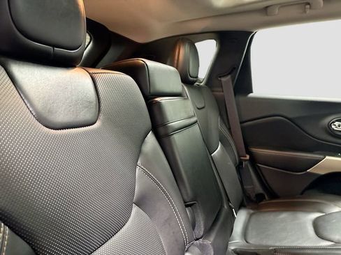 Used 2018 Jeep Cherokee Limited w/ Technology Group AWD/4WD image 28
