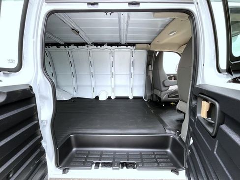 New 2026 Chevrolet Express 3500 Extended RWD image 18