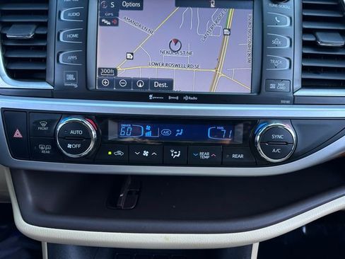 Used 2017 Toyota Highlander Limited image 28