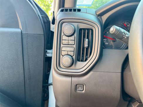 Used 2024 Chevrolet Silverado 1500 Custom image 10