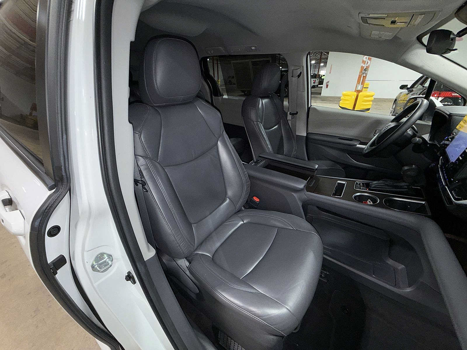 Certified 2022 Toyota Sienna LE FWD image 16