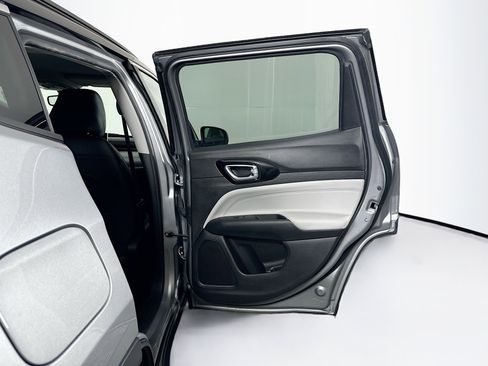 Used 2022 Jeep Compass Limited image 28