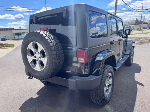 Used 2017 Jeep Wrangler Unlimited Sahara w/ Connectivity Group image 8