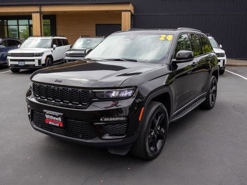 Used 2024 Jeep Grand Cherokee Limited w/ Luxury Tech Group II AWD/4WD image 3