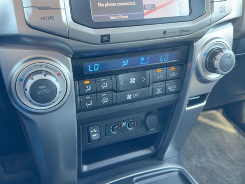 Used 2015 Toyota 4Runner Limited image 23