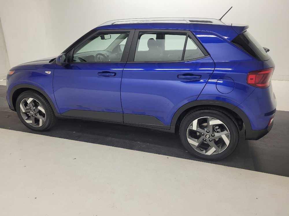 Used 2025 Hyundai Venue SEL FWD image 3