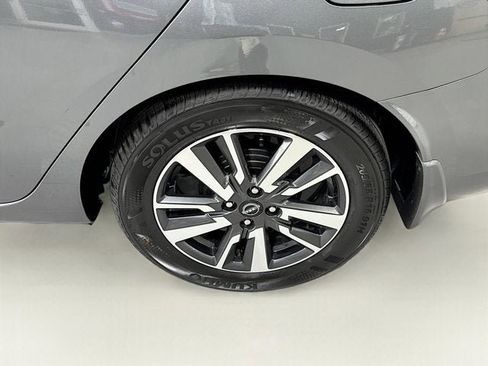 New 2025 Nissan Versa SV w/ Trunk Package image 10