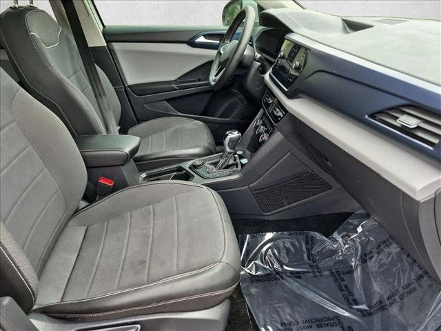 Used 2023 Volkswagen Taos SE w/ Panoramic Sunroof Package AWD/4WD image 21