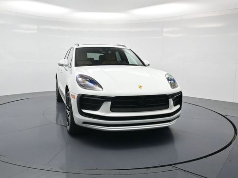 Used 2026 Porsche Macan image 33