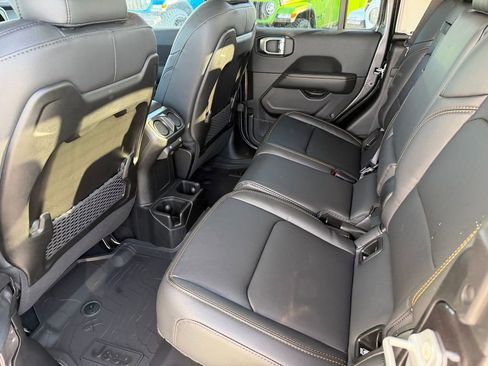 New 2026 Jeep Gladiator Sport AWD/4WD image 8