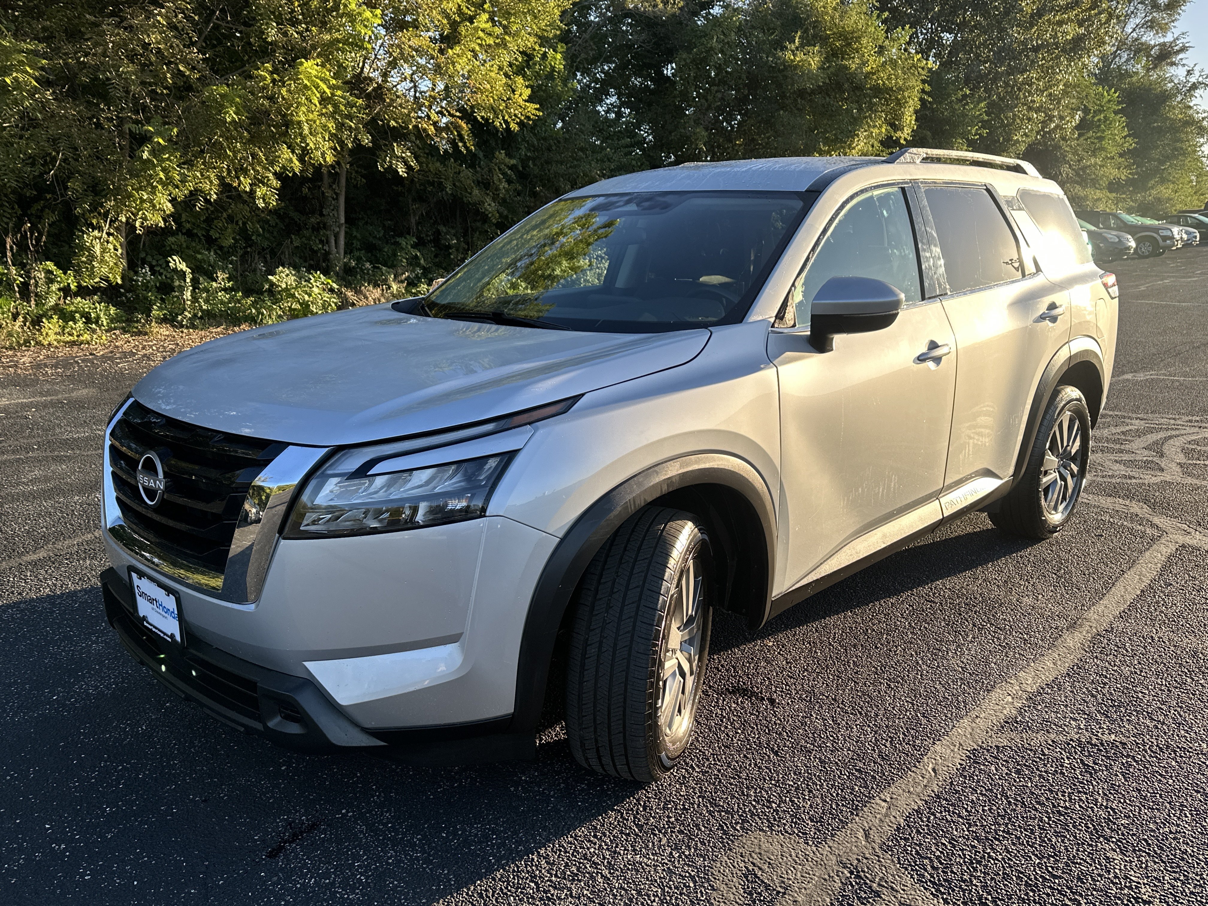 Used 2025 Nissan Pathfinder SV AWD/4WD image 3