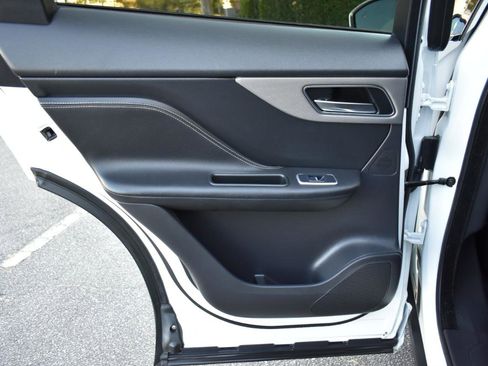 Used 2018 Jaguar F-PACE S image 33