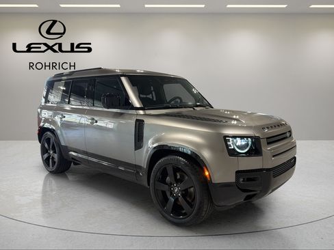 Used 2023 Land Rover Defender 110 X-Dynamic SE AWD/4WD image 4